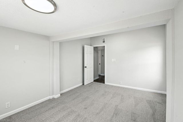 7 Lighthouse DR, Hampton, VA 23664