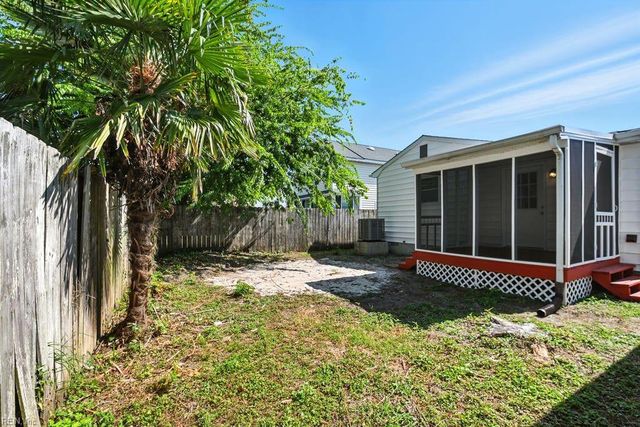 7 Lighthouse DR, Hampton, VA 23664