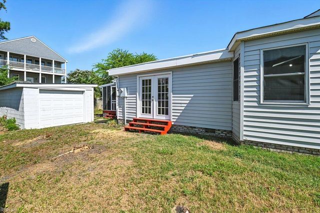 7 Lighthouse DR, Hampton, VA 23664