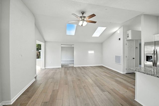 7 Lighthouse DR, Hampton, VA 23664