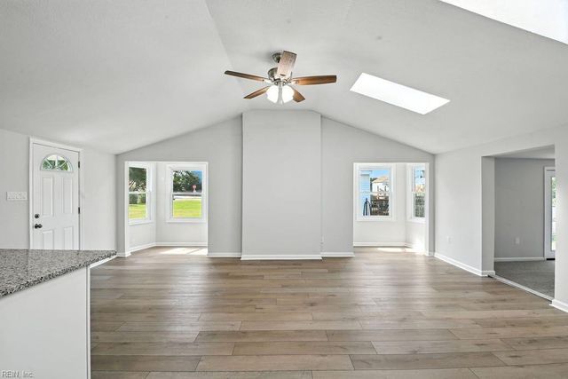 7 Lighthouse DR, Hampton, VA 23664