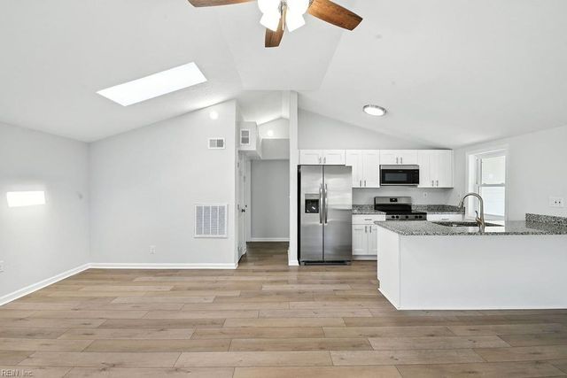 7 Lighthouse DR, Hampton, VA 23664