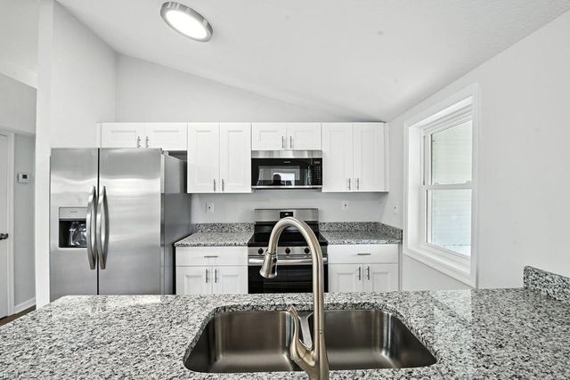 7 Lighthouse DR, Hampton, VA 23664