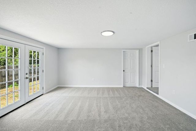 7 Lighthouse DR, Hampton, VA 23664