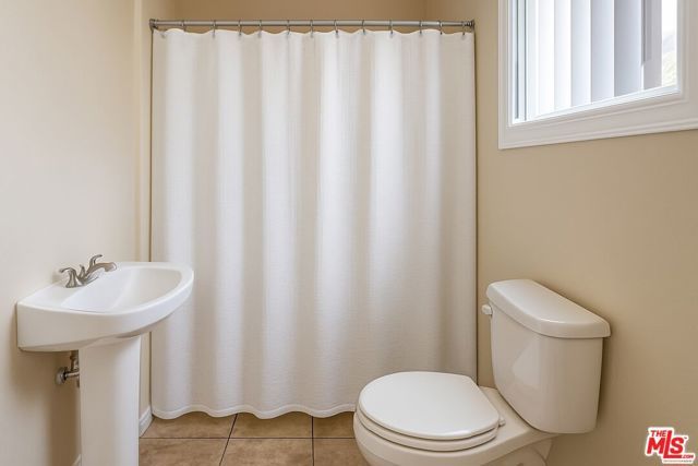 7467 N Forbes Avenue, Los Angeles, CA 91406