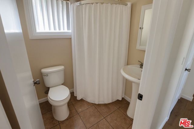 7467 N Forbes Avenue, Los Angeles, CA 91406