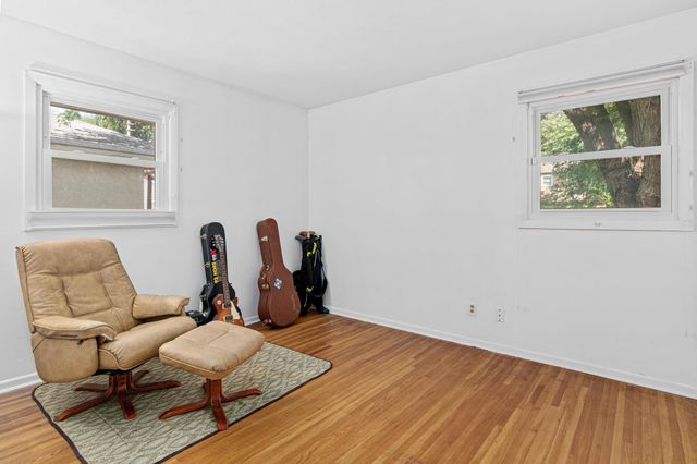 3236 N Indiana Avenue N, Robbinsdale, MN 55422