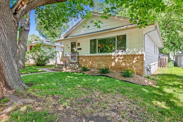 3236 N Indiana Avenue N, Robbinsdale, MN 55422