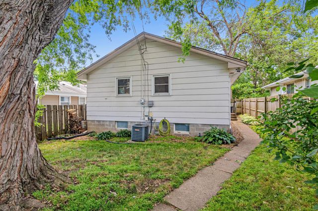 3236 N Indiana Avenue N, Robbinsdale, MN 55422