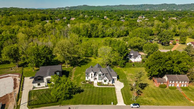 1305 Twin Springs Dr, Brentwood, TN 37027