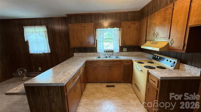 4072 Beach Road, Hudson, NC 28638