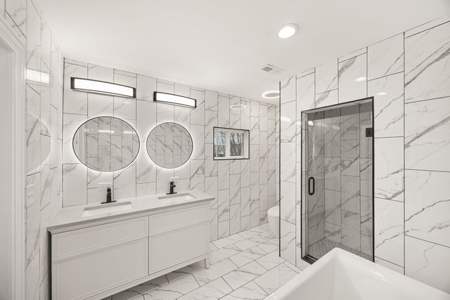 6748 S INDIANA Avenue, Chicago, IL 60637