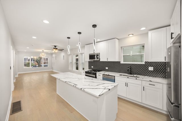 6748 S INDIANA Avenue, Chicago, IL 60637