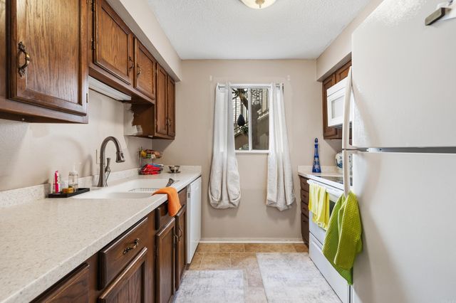 1222 Twin Points Road, Hot Springs, AR 71913