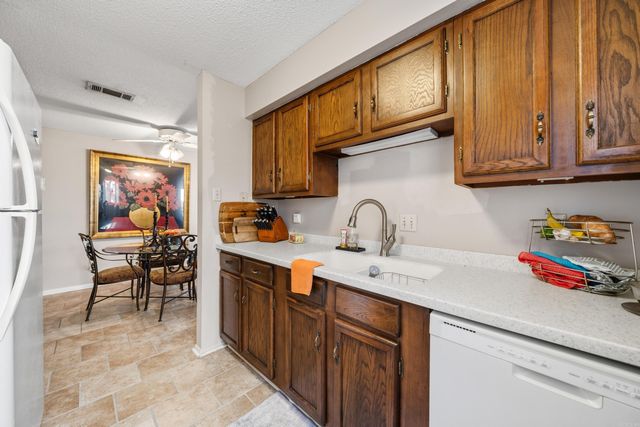 1222 Twin Points Road, Hot Springs, AR 71913