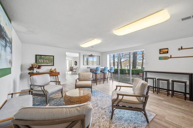 1222 Twin Points Road, Hot Springs, AR 71913