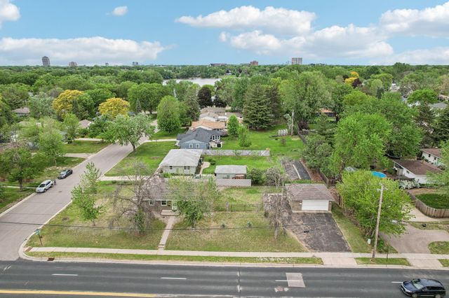 2016 W 90th Street, Bloomington, MN 55431