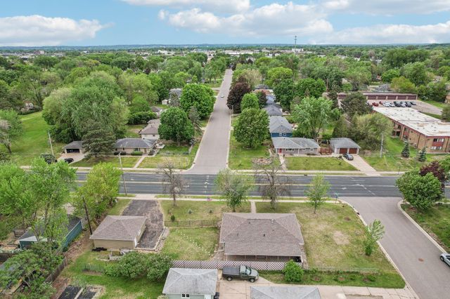 2016 W 90th Street, Bloomington, MN 55431