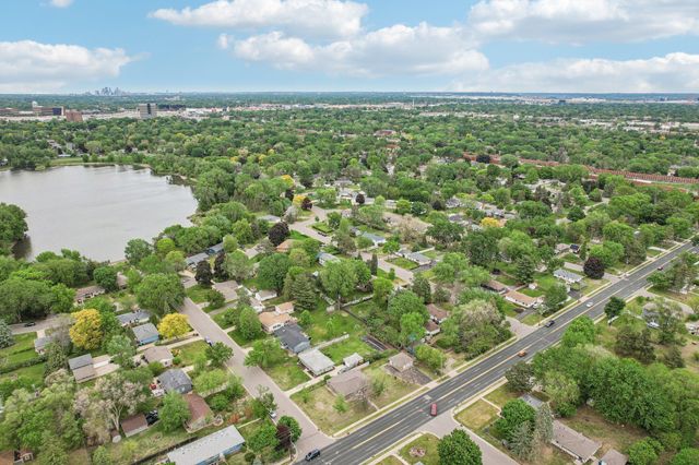 2016 W 90th Street, Bloomington, MN 55431