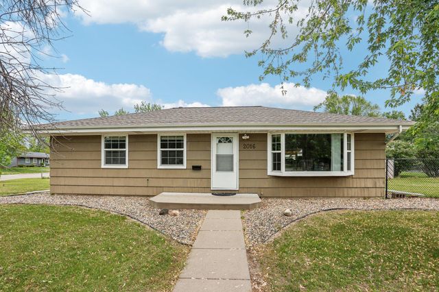 2016 W 90th Street, Bloomington, MN 55431