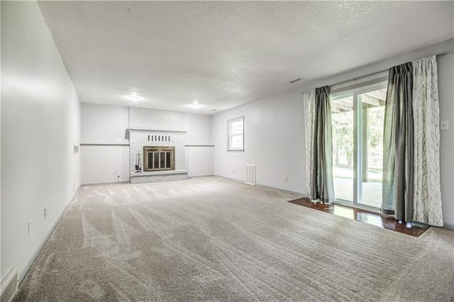 1215 Patterson Street, Leavenworth, KS 66048