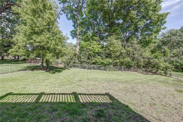 1215 Patterson Street, Leavenworth, KS 66048