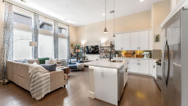 404 Drennan Street, Houston, TX 77003