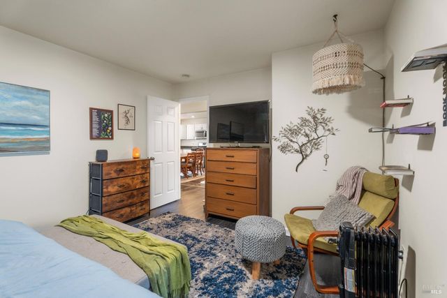 2021 Peacock Dr, Willits, CA 95490