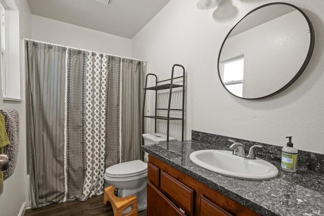 2021 Peacock Dr, Willits, CA 95490