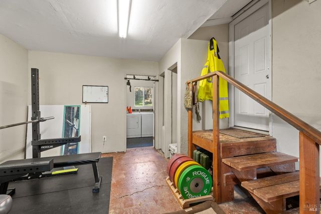 2021 Peacock Dr, Willits, CA 95490