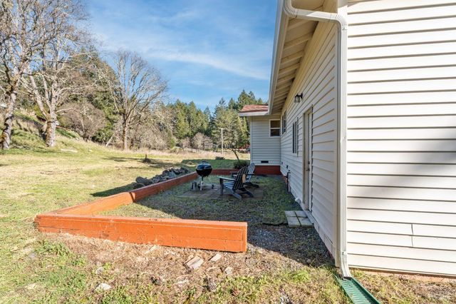 2021 Peacock Dr, Willits, CA 95490