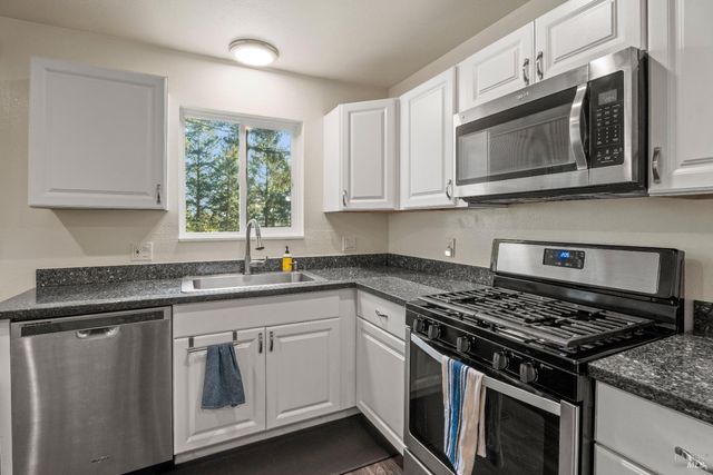 2021 Peacock Dr, Willits, CA 95490