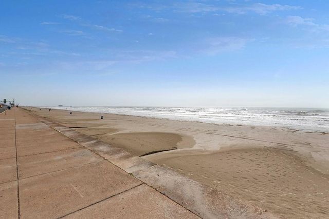 7000 Seawall Boulevard 923, Galveston, TX 77551