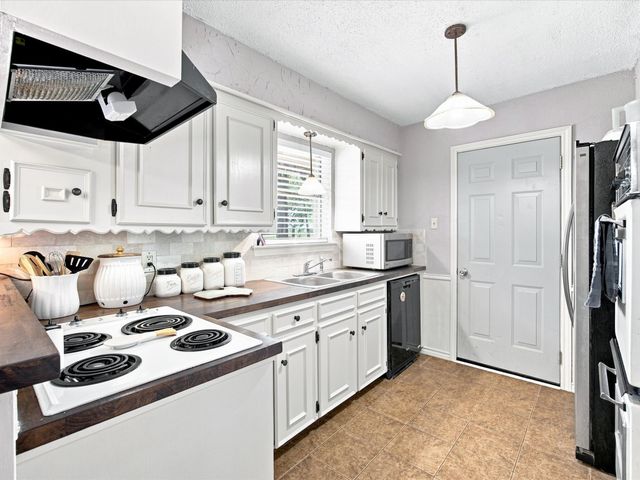 5022 Ensign Road, Ennis, TX 75119