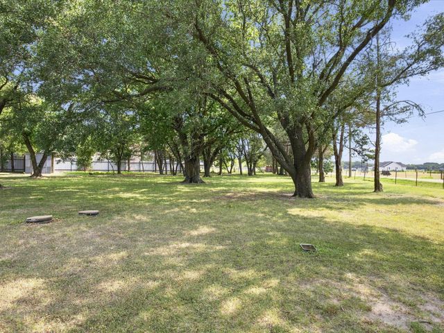 5022 Ensign Road, Ennis, TX 75119