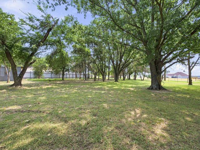 5022 Ensign Road, Ennis, TX 75119