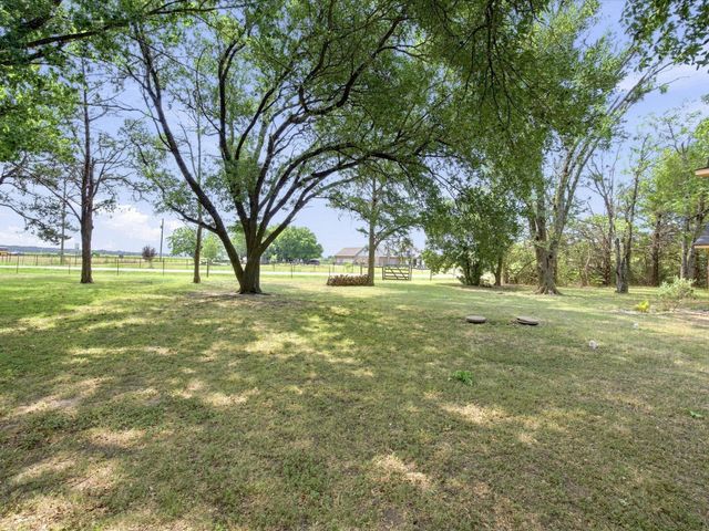 5022 Ensign Road, Ennis, TX 75119