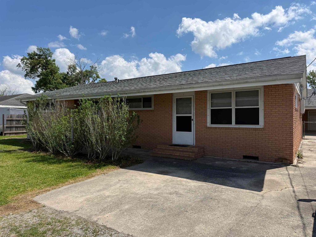 269 Saint Ann St, Raceland, LA 70394