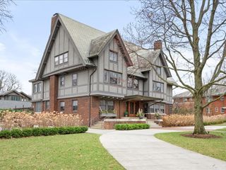 420 N Euclid Avenue, Oak Park, IL 60302