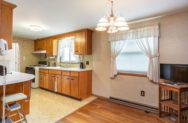244 Connecticut Ave, Somerset, MA 02726