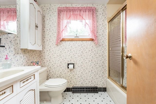 244 Connecticut Ave, Somerset, MA 02726