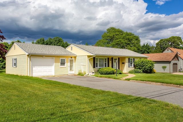 244 Connecticut Ave, Somerset, MA 02726