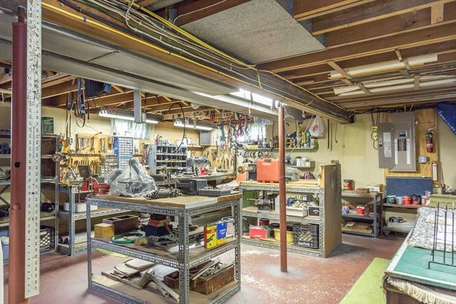 244 Connecticut Ave, Somerset, MA 02726