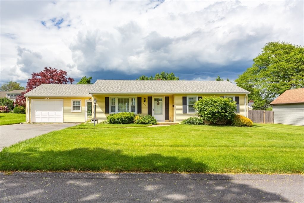 244 Connecticut Ave, Somerset, MA 02726