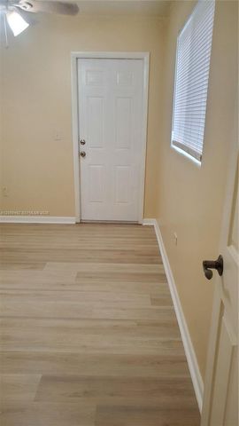 619 N D St, Lake Worth, FL 33460