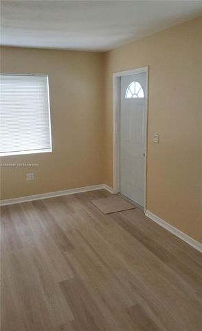619 N D St, Lake Worth, FL 33460