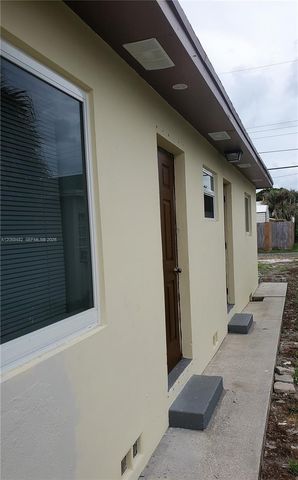 619 N D St, Lake Worth, FL 33460