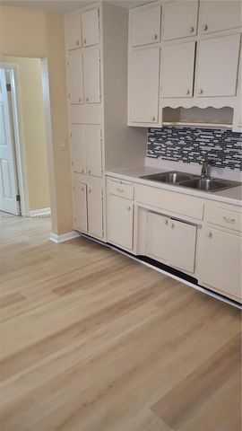 619 N D St, Lake Worth, FL 33460