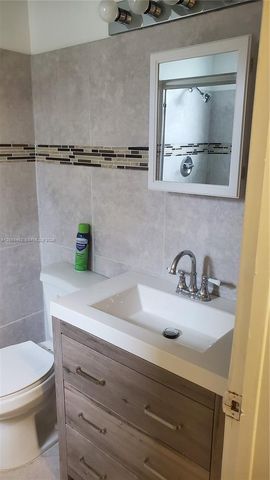 619 N D St, Lake Worth, FL 33460