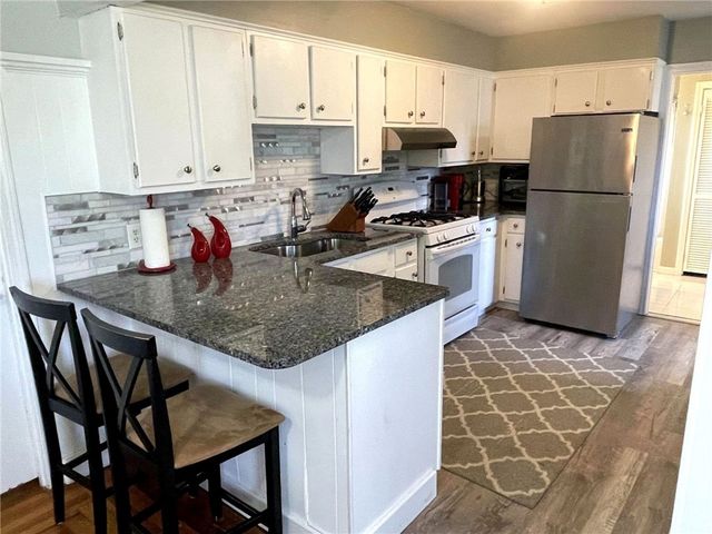 4 Bayview Avenue 2, Bristol, RI 02809